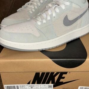 Nike Gray Sneakers Classic Design